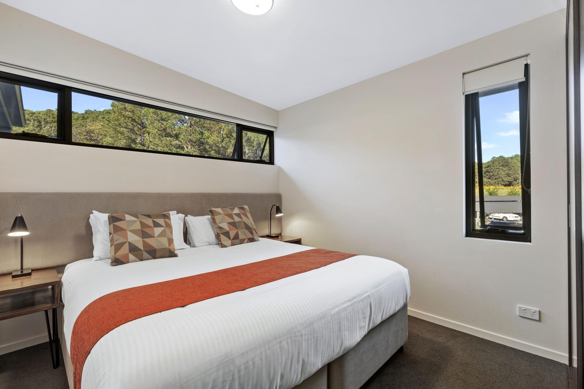 Altitude On Montville Bagian luar foto A bedroom at the hotel