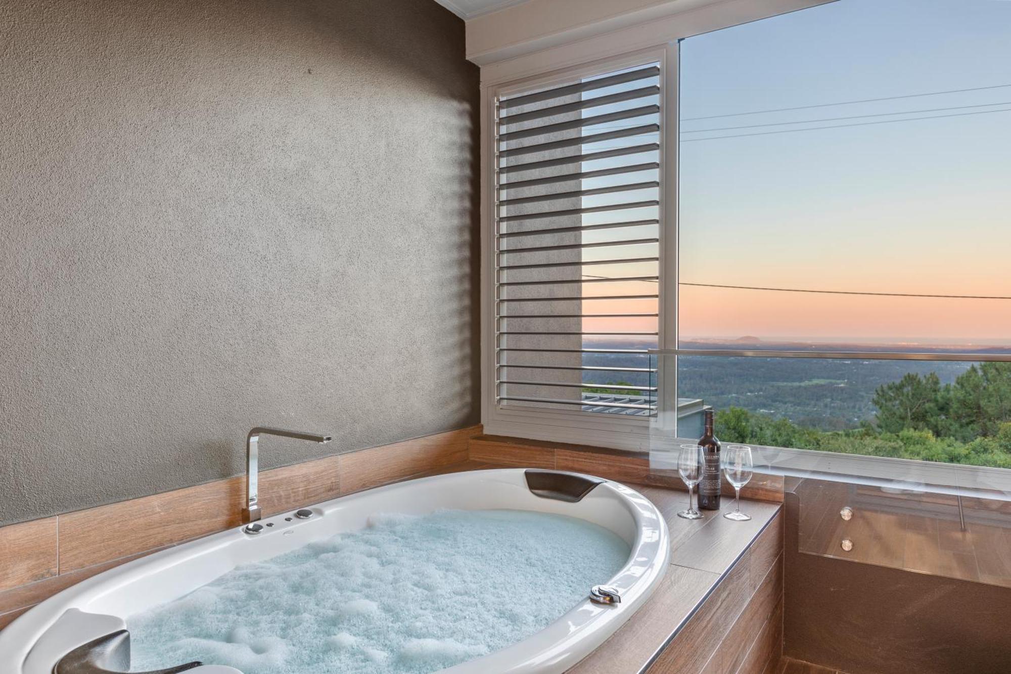 Altitude On Montville Ruang foto A whirlpool bathtub