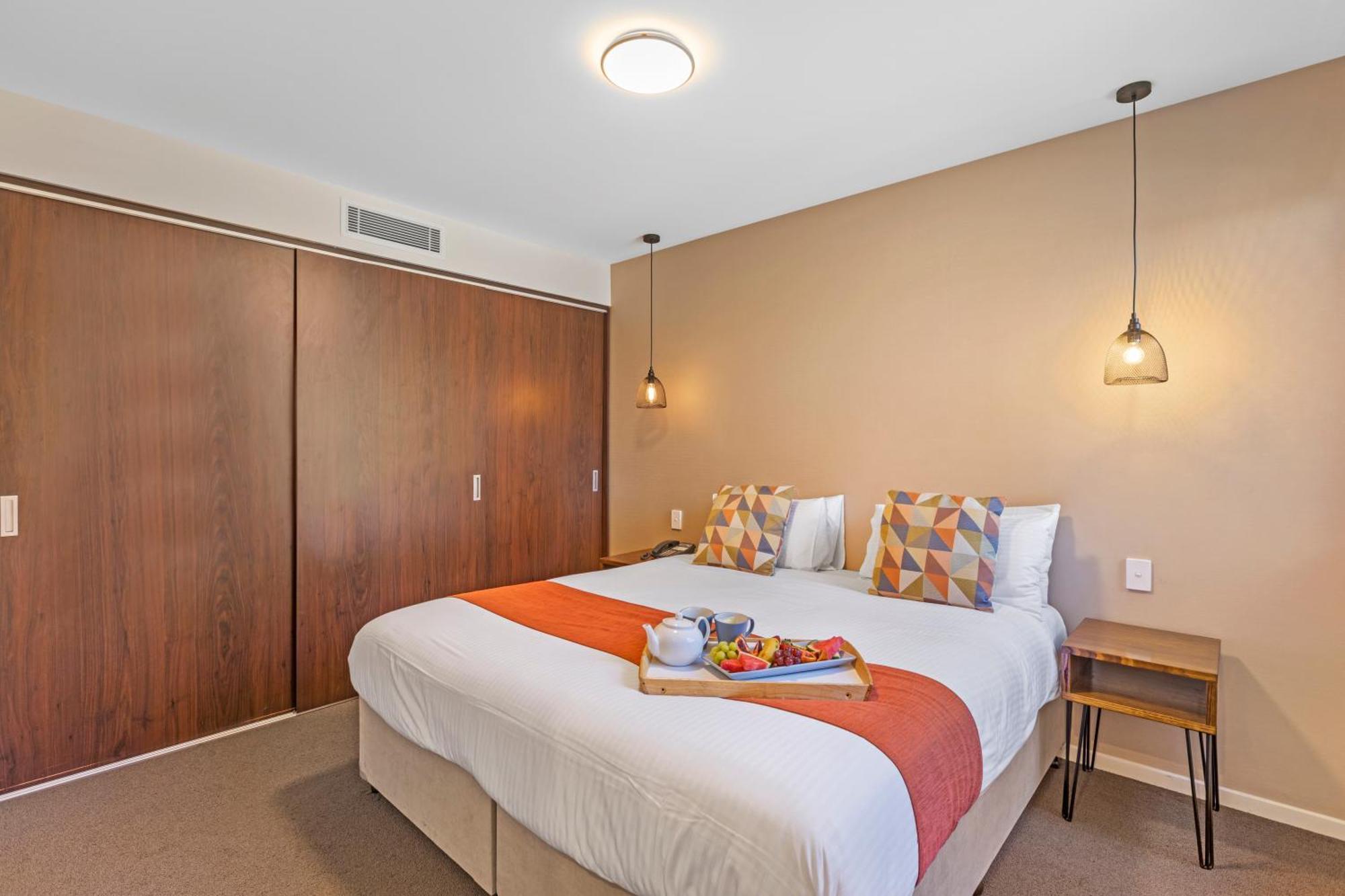 Altitude On Montville Ruang foto A bedroom at the hotel