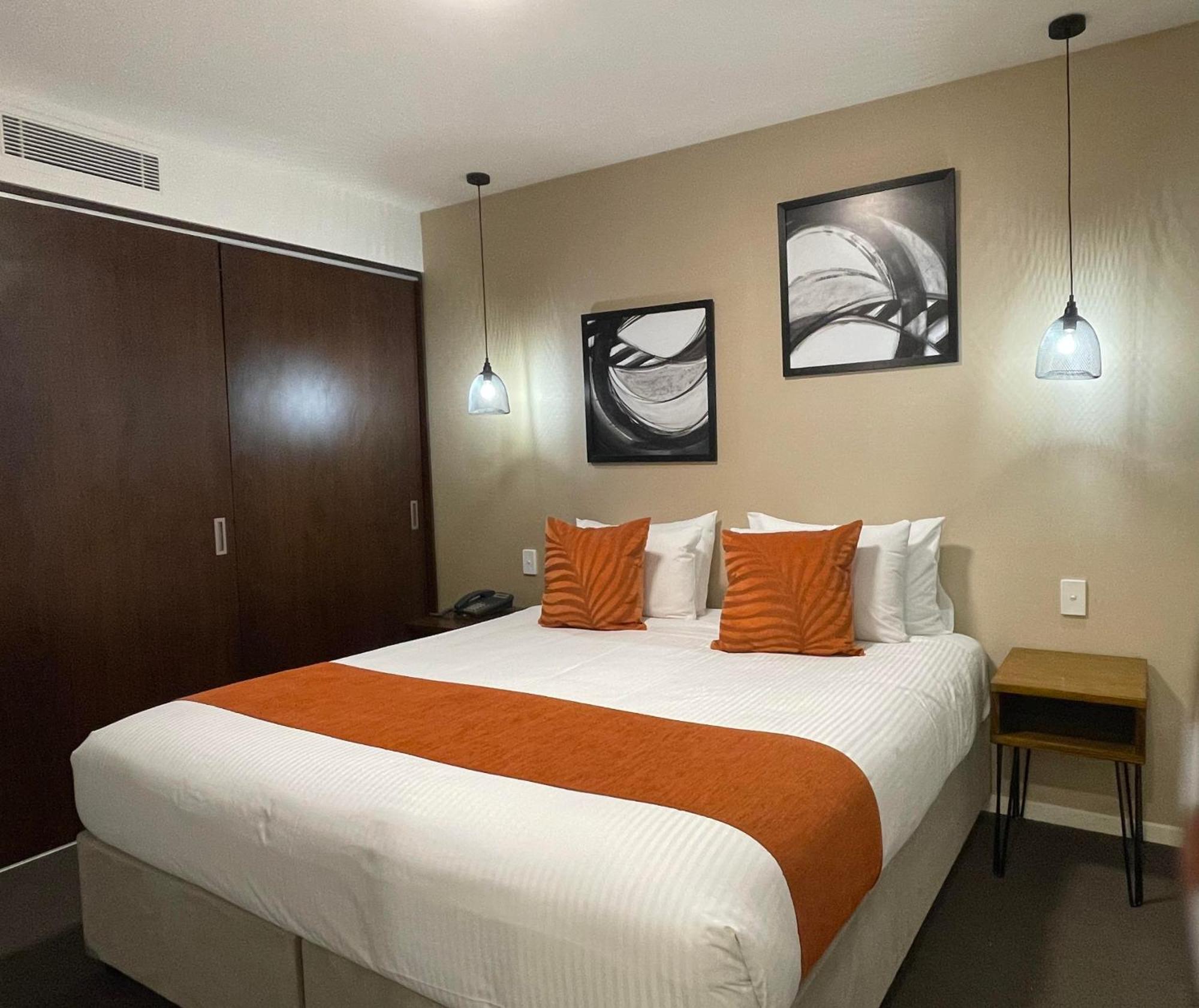 Altitude On Montville Ruang foto A bedroom at the hotel