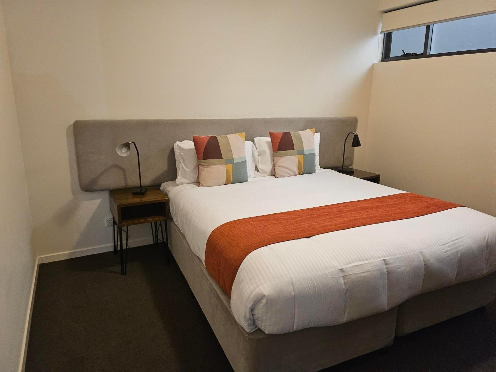 Altitude On Montville Bagian luar foto A bedroom at the hotel