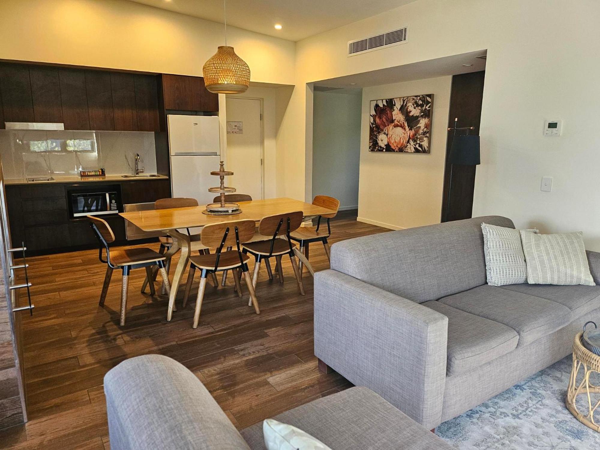 Altitude On Montville Bagian luar foto A typical apartment at the Village