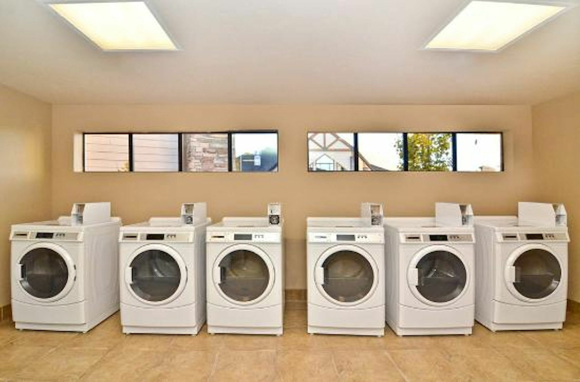 Altitude On Montville Bagian luar foto Laundry facilities at the University of Washington