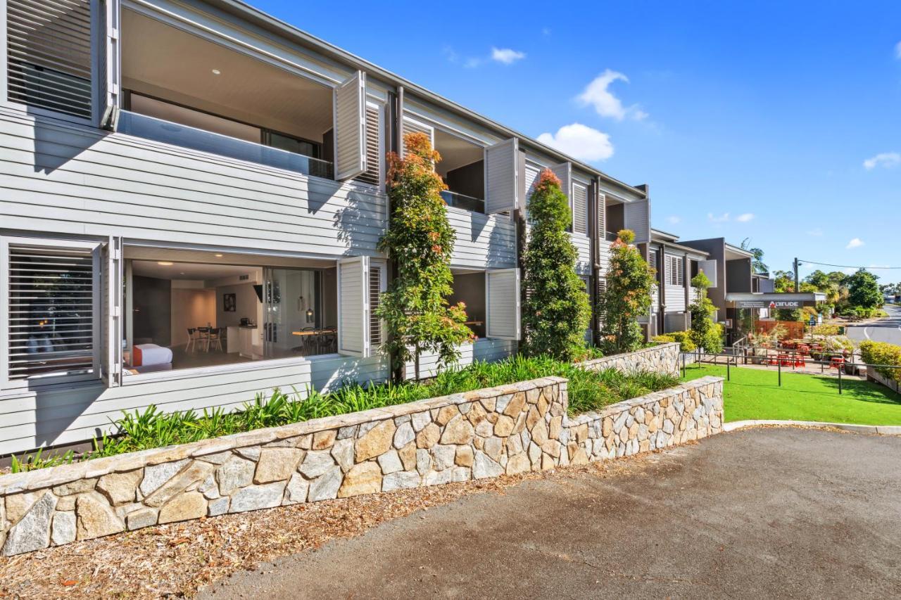 Altitude On Montville Bagian luar foto Modern apartments in the suburb